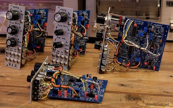 Photo de trois modules VCO Yusynth fait maison DIY